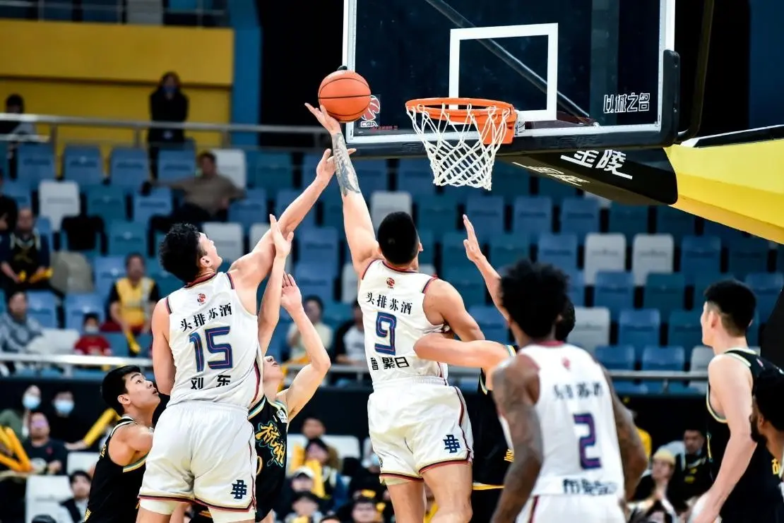 球队阵容也, 夏在更换总